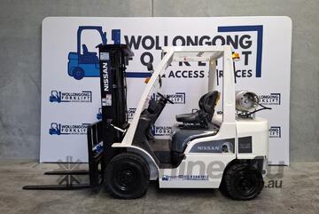 Wollongong Forklift: 2003 Nissan 2.5T LPG, 3-Stage Container Mast, 4.75m lift!