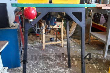 Ryobi R502 Router on Draco Router Bench Ryobi R502 Router on Draco Router Bench