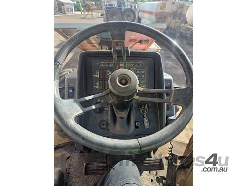caption 2000 Case International 7120 Tractor