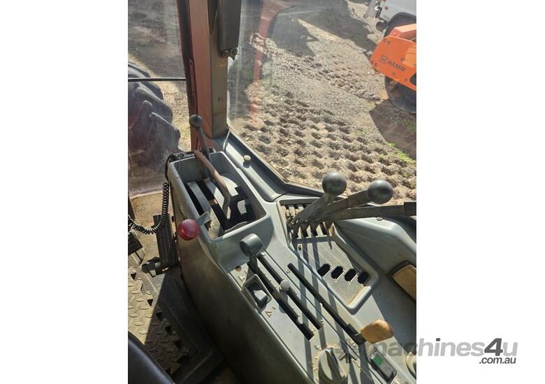 caption 2000 Case International 7120 Tractor