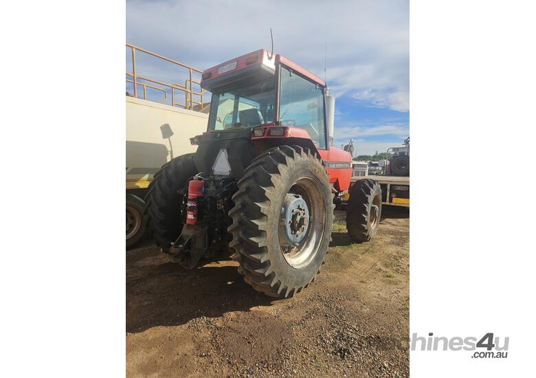 caption 2000 Case International 7120 Tractor