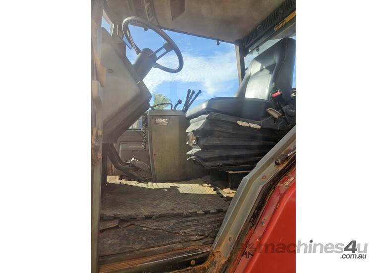 caption 2000 Case International 7120 Tractor