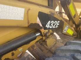 Caterpillar 432E Front End Loader/Backhoe - picture1' - Click to enlarge