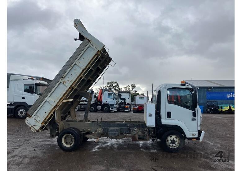 caption 2012 Isuzu FRR Tipper