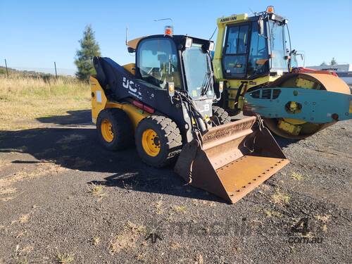 caption 2014 JCB 260 Skid Steer Loader