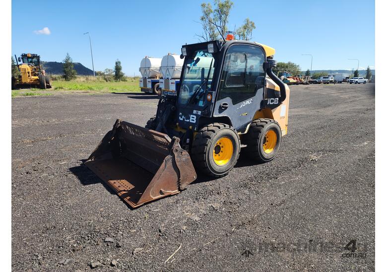 caption 2014 JCB 260 Skid Steer Loader
