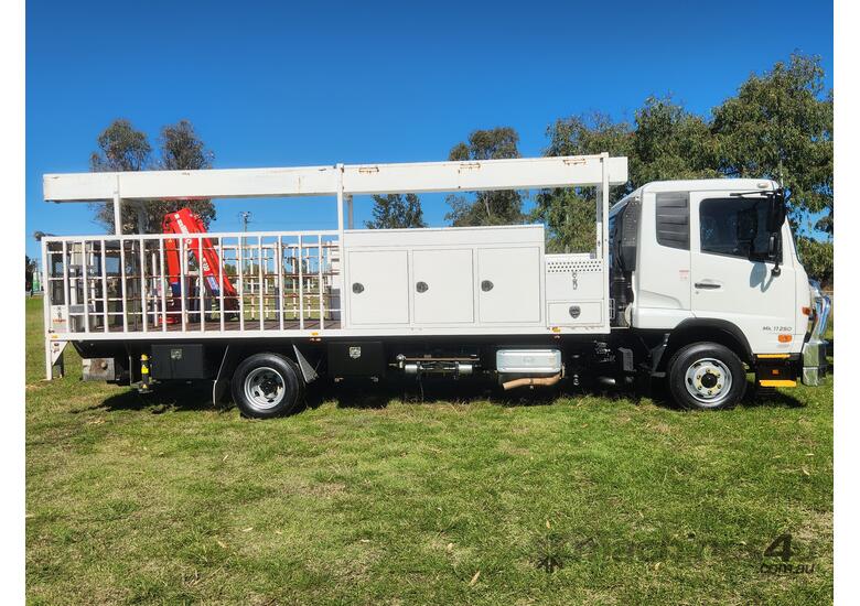 caption UD MK11-250 Condor 4x2 Automatic Traytop Service Body/Cranetruck. Ex Govt