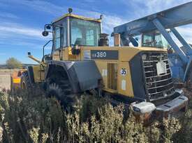 Komatsu Loader - picture1' - Click to enlarge
