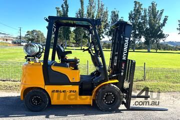 Hyundai   Forklift 25LE-7U