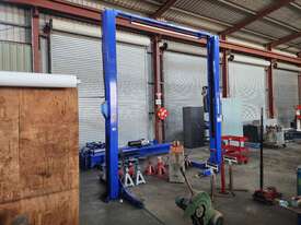 Vehicle Hoist 4000kg - picture1' - Click to enlarge
