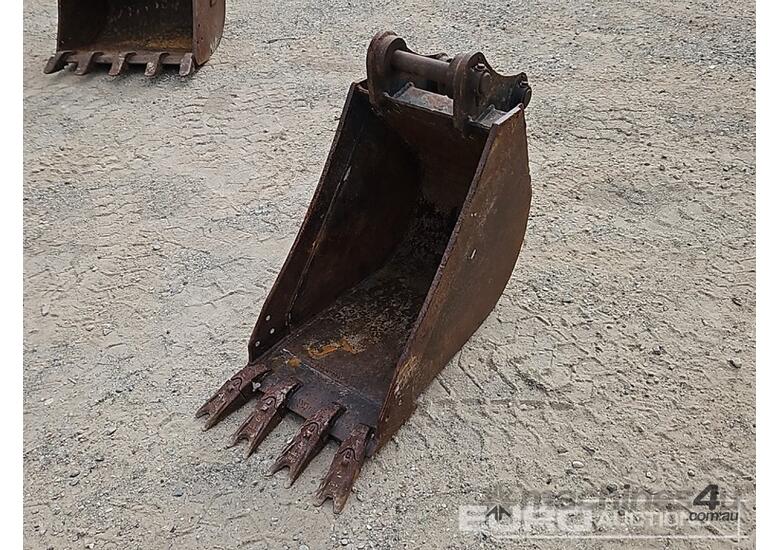 caption 390mm Bucket to suit 5T Excavator