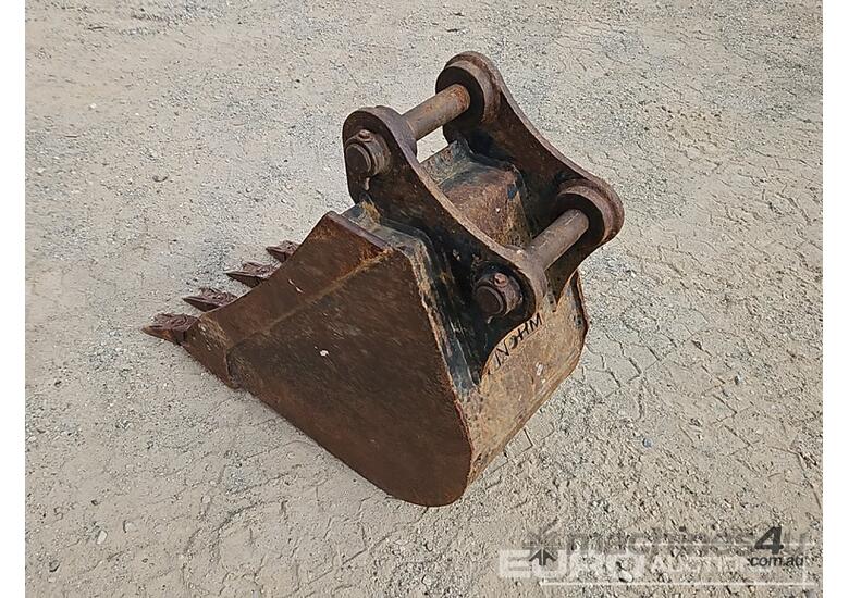 caption 390mm Bucket to suit 5T Excavator