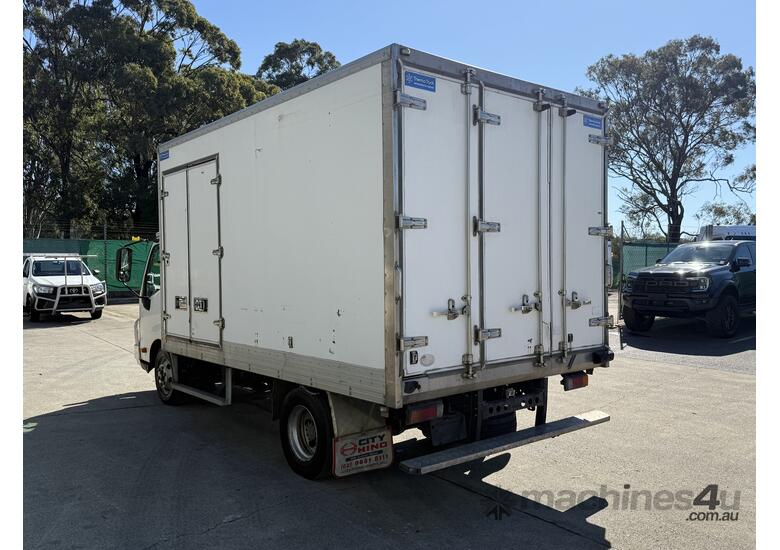caption 2015 Hino 300-917 4x2 Refrigerated Pantech