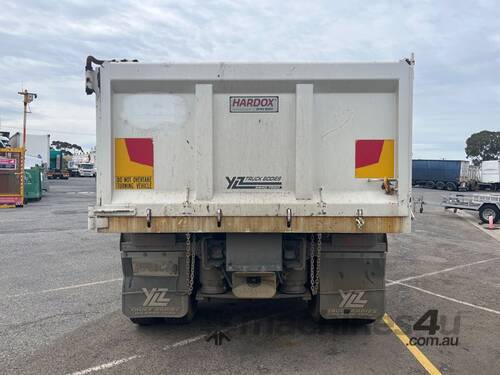 2022 Freightliner Cascadia Tipper