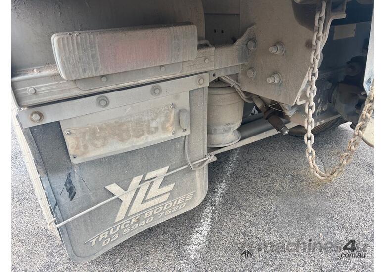 2022 Freightliner Cascadia Tipper