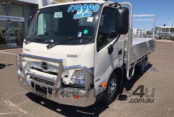 2025 Hino 616 AT 2810 WIDE TRADEACE Tray