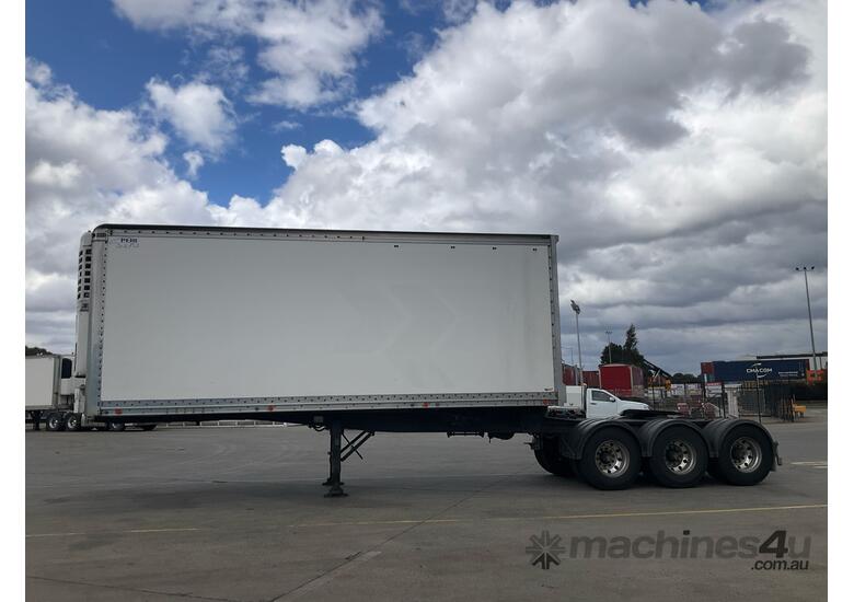 caption Peki ST3 Tri Axle Roll Back Refrigerated Pantech A Trailer