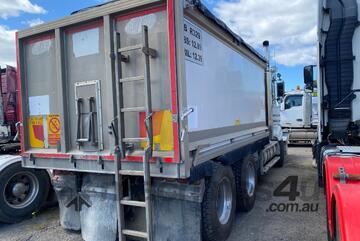 Kenworth 2016   T409SAR Tipper