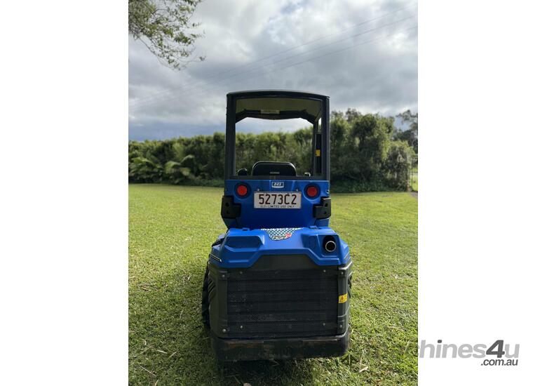 mini loader articulated