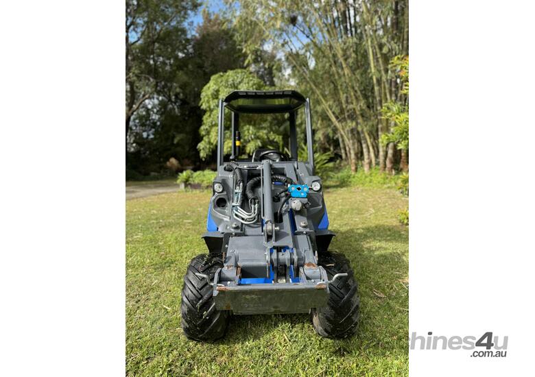 mini loader articulated