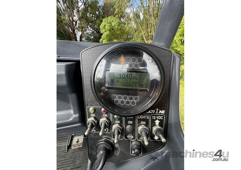 mini loader articulated