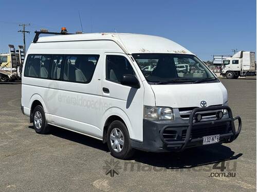 2006 TOYOTA COMMUTER BUS