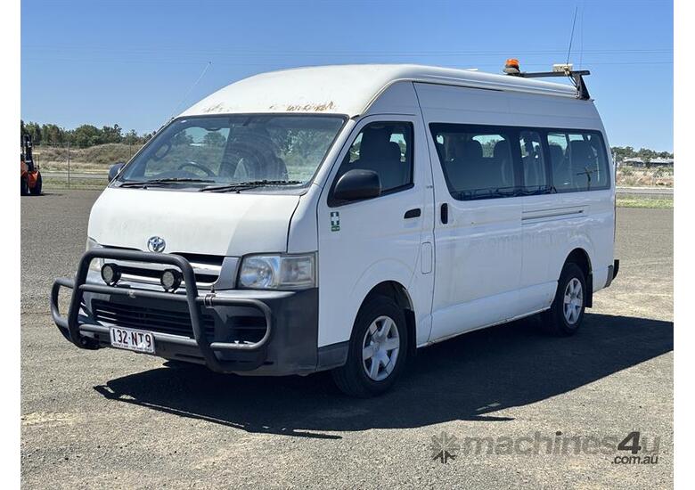 2006 TOYOTA COMMUTER BUS