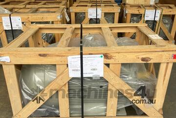 160 kw 220 hp 2-pole 2985 rpm 415v 315ML AC Electric Motor Toshiba Type SWE315L1-2   Unused