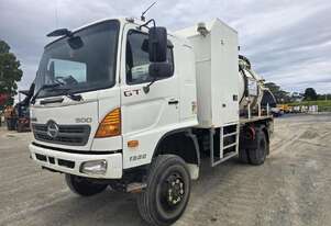 Hino 2010   500 1322 vacuum Jet