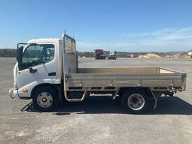 2014 Hino 300 series Table Top - picture0' - Click to enlarge