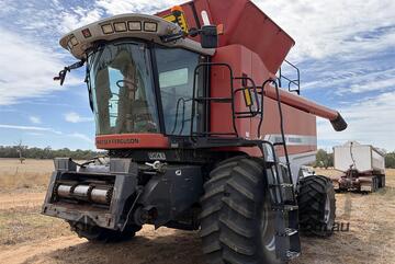 2009 MASSEY FERGUSON 9895 WITH 36' FRONT