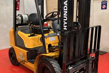 2019 HYUNDAI 25L-7A LPG FORKLIFT 2.5 TON / CONTAINER MAST / SIDE SHIFT / FORK POSITIONER