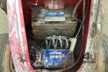 Battery Operated Line Marker With 20Litre Holding Tank.