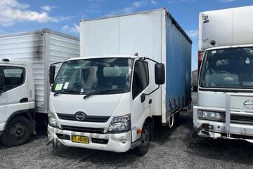 2011 Hino 300 616 Pantech Curtainsider