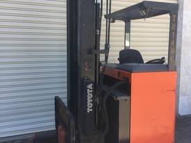   Toyota Sit down Reach Forklift   - Orange - picture0' - Click to enlarge