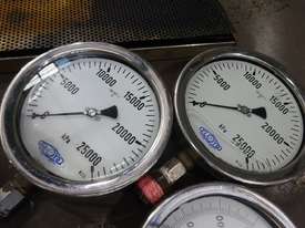 Various Pressure Gauges - Contact for price - picture0' - Click to enlarge