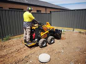 Hysoon Mini digger mini loader 23HP Kohler or Briggs & Stratton - picture2' - Click to enlarge