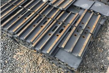 Grouser plates 30 tonne excavator for sale
