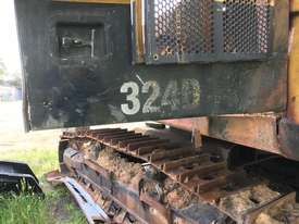 Burnt CAT 324D Excavator - Rams, Booms, Tracks & Machine - picture0' - Click to enlarge