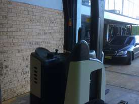 Crown reach truck - picture0' - Click to enlarge