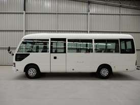 Toyota COASTER Motorhome Bus - picture0' - Click to enlarge