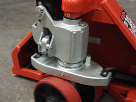 Low type 51mm hand pallet truck/trolley fork width 685mm - picture1' - Click to enlarge