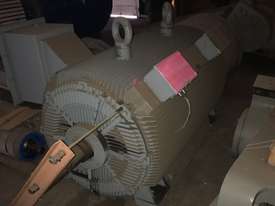 750 kw 1000 hp 4 pole 6600 volt AC Electric Motor - picture2' - Click to enlarge