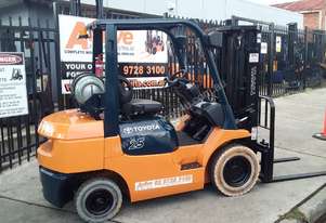 ACTIVE FORKLIFTS - Toyota Forklift 7FG25 Container Mast 4.3m Lift 2.5ton Great Value