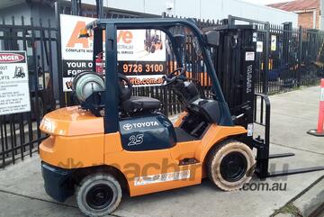 ACTIVE FORKLIFTS - Toyota Forklift 7FG25 Container Mast 4.3m Lift 2.5ton Great Value