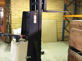 Crown Walkie Stacker 3.3m two stage mast good condition - picture2' - Click to enlarge
