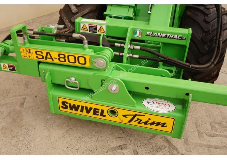 caption Avant 528 Articulated Loader W/ Slanetrac SA800 Hedge trimmer