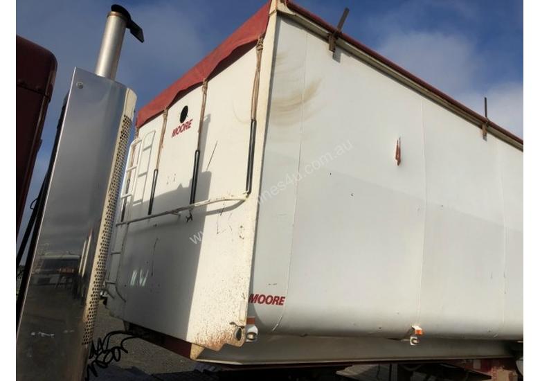 caption Moore B/D Lead/Mid Tipper Trailer