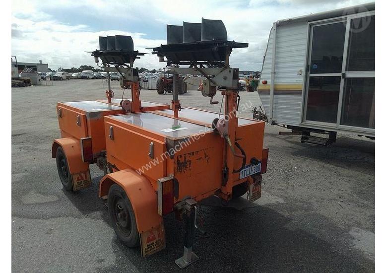 caption The Trailer Factory Stop/go Traffic Lights