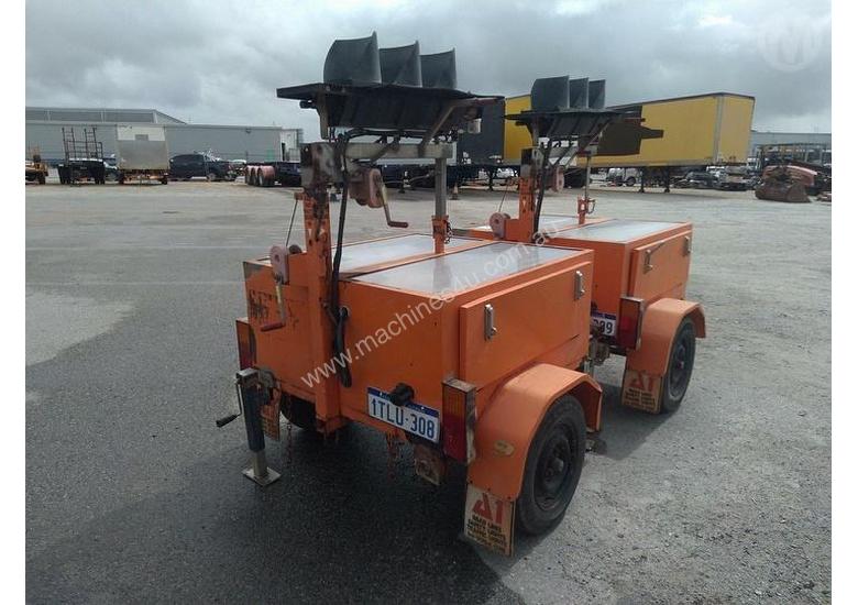 caption The Trailer Factory Stop/go Traffic Lights